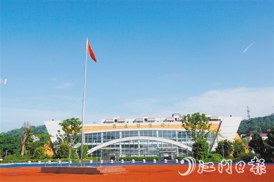 江門市實(shí)驗(yàn)中學(xué)（高中部）環(huán)境優(yōu)美。