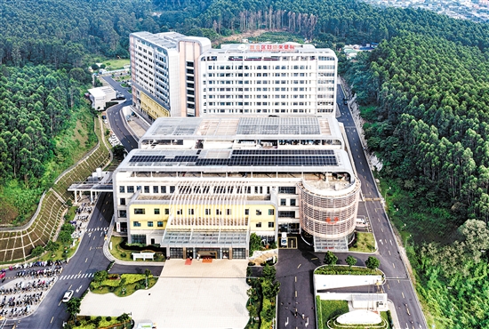 新會(huì)區(qū)婦幼保健院新院總用地面積6.13公頃，總建筑面積63500平方米，建設(shè)有包括門診、醫(yī)技、住院綜合樓和行政辦公樓等在內(nèi)的主要建筑，設(shè)床位500張、機(jī)動(dòng)車停車位近800個(gè)，按三級(jí)婦幼保健院的標(biāo)準(zhǔn)建設(shè)。