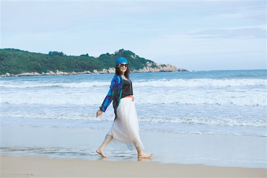 馮碧珍在汕頭南澳島旅游。