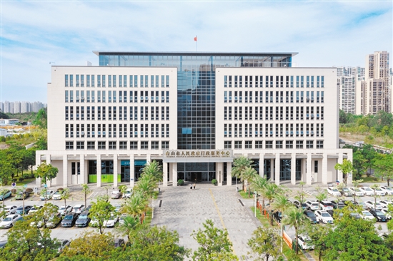 2023年，臺山市人民政府行政服務(wù)中心綜合窗口累計辦件量超56萬宗。