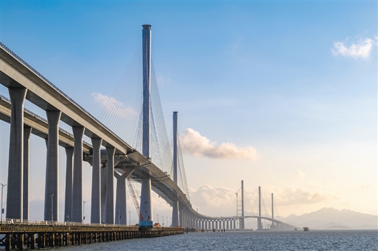 與海天完美融合的黃茅?？绾Ｍǖ?。