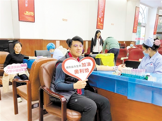 獻(xiàn)血活動(dòng)現(xiàn)場(chǎng)。