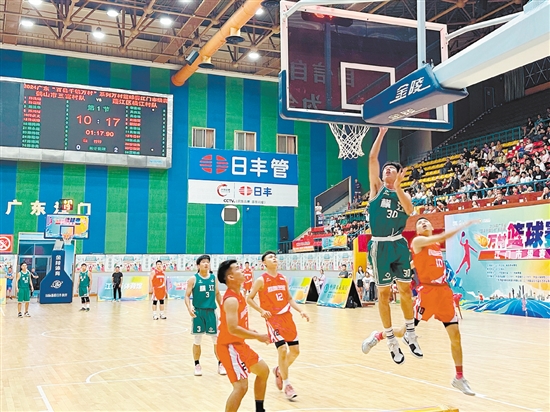 2024年廣東省“百縣千鎮(zhèn)萬(wàn)村”系列賽萬(wàn)村籃球賽決賽現(xiàn)場(chǎng)。