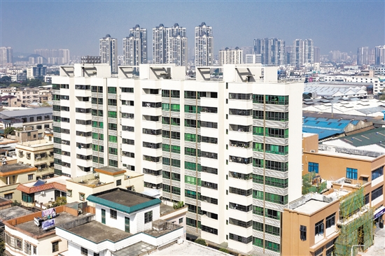 村民公寓樓拔地而起，大幅提升村民居住水平的同時還增加了村集體經(jīng)濟收入。