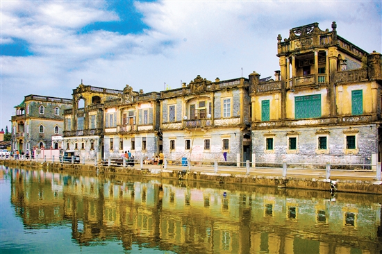 白沙鎮(zhèn)墨林村倒映水中，美麗如畫。