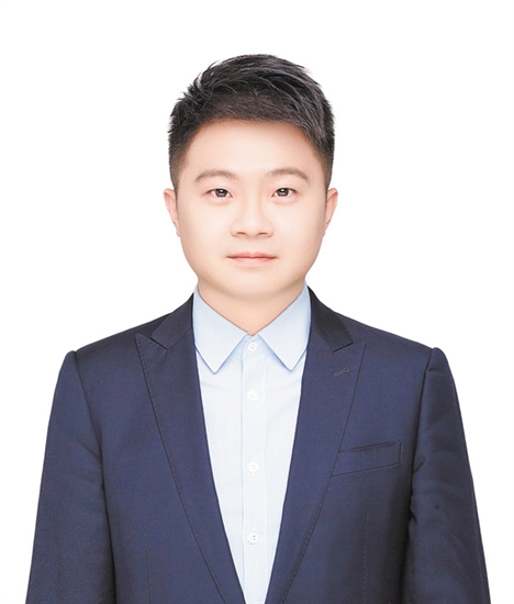 江門市青年企業(yè)家聯(lián)合會(huì)常務(wù)副會(huì)長、江門市長河化工實(shí)業(yè)集團(tuán)有限公司總經(jīng)理趙立衡