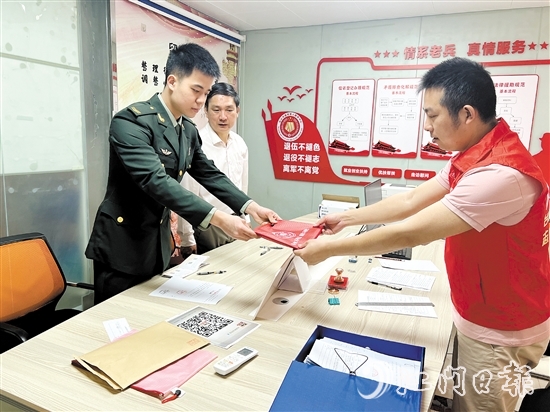 臺(tái)山市退役軍人事務(wù)局為退役軍人提供“一站式”辦理服務(wù)。