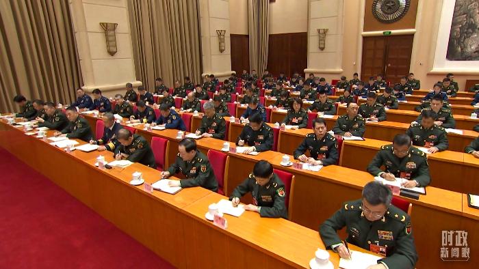 △2025年3月7日，解放軍和武警部隊(duì)代表團(tuán)全體會(huì)議現(xiàn)場(chǎng)。