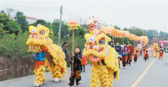 本次嘉年華包括金龍、醒獅、“花仙子”巡游等活動內(nèi)容。