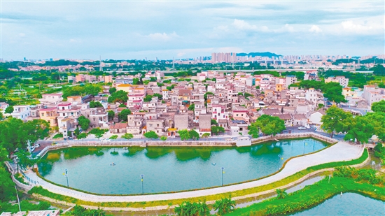 霄南村的鮮卑文化、甘和茶、青磚屋等文化特色及良好的村容村貌是其得天獨厚的文旅資源。