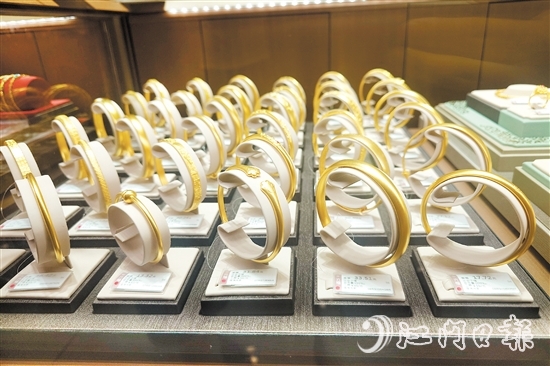 江門多家品牌金店金飾價格上漲。