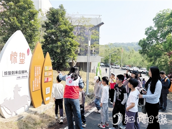 同學(xué)們通過圖文了解節(jié)氣知識(shí)。