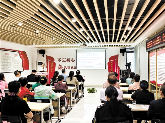 結(jié)核病防治知識(shí)科普走進(jìn)社區(qū)。