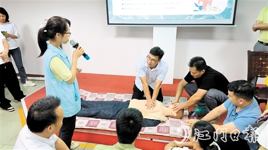 桃源分院把應(yīng)急救助技能培訓(xùn)“搬進(jìn)”企業(yè)，提升企業(yè)職工自救互救能力。