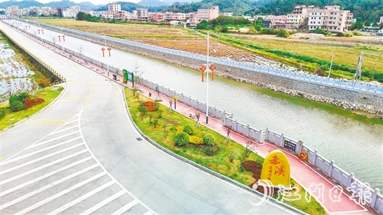 赤溪鎮(zhèn)通過(guò)岸線(xiàn)整治、慢行系統(tǒng)建設(shè)、危橋改造等一系列措施，讓白宵河實(shí)現(xiàn)從單一防洪功能向綜合生態(tài)廊道的華麗轉(zhuǎn)身。