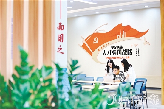 專員一對一服務鶴山籍大學應屆畢業(yè)生。