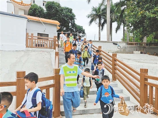 “上學(xué)路”保障學(xué)生平安上學(xué)、放學(xué)。