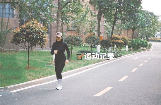 阿鈺跑步注重正確姿勢(shì)和持續(xù)堅(jiān)持。