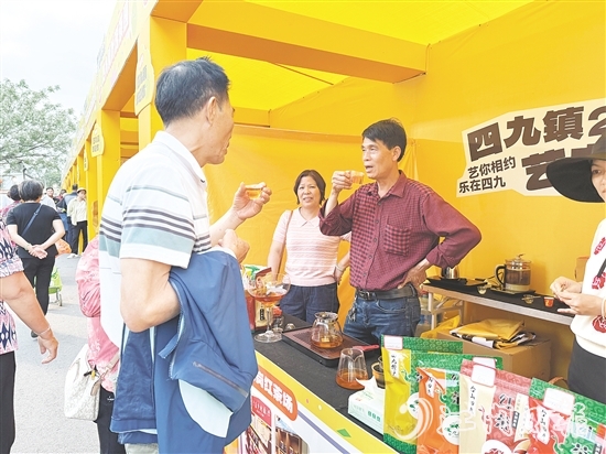 本地企業(yè)攜特色產(chǎn)品亮相嘉年華。