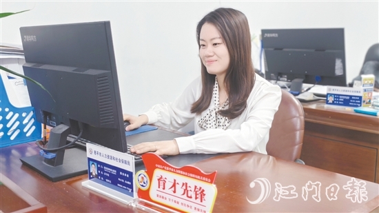 “人社先鋒”亮牌，發(fā)揮示范效應(yīng)。