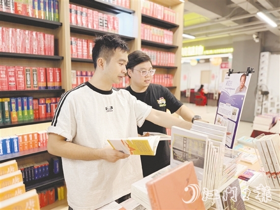 臺(tái)山市推動(dòng)全民閱讀，促進(jìn)閱讀空間遍地開花，讓書香氛圍日益濃厚。