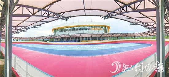 體育公園板塊內(nèi)設(shè)高標(biāo)準(zhǔn)200米輪滑場(chǎng)、1200平方米碗池滑板場(chǎng)、1500平方米街式滑板場(chǎng)，均達(dá)到國(guó)家級(jí)輪滑和滑板項(xiàng)目比賽場(chǎng)地標(biāo)準(zhǔn)。