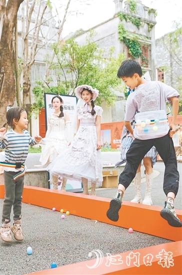 “五一”假期，赤坎華僑古鎮(zhèn)將開展“魔幻彩蛋季”活動，市民、游客可在堤東路露天小劇場與NPC互動。