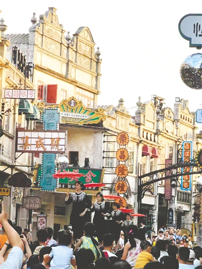 赤坎華僑古鎮(zhèn)游人如織。