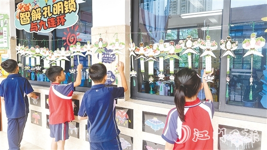 學(xué)生在有趣的環(huán)境中學(xué)習(xí)數(shù)學(xué)知識。