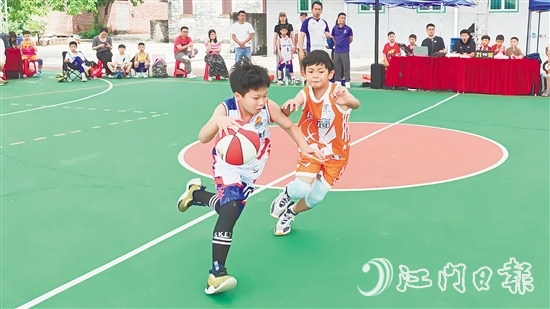 比賽現(xiàn)場上演精彩對決。