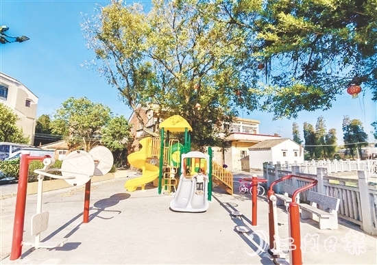 張良邊村爭(zhēng)取上級(jí)資源，為村組增設(shè)健身運(yùn)動(dòng)器材和兒童娛樂(lè)設(shè)施。