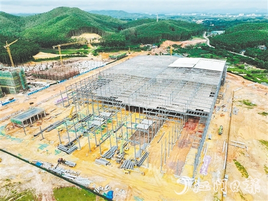 鶴山各大工業(yè)園區(qū)重點項目建設現(xiàn)場一片火熱。圖為志格（鶴山）智能家電產(chǎn)業(yè)園項目。