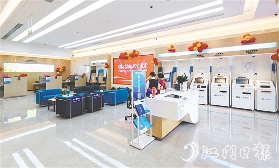 營業(yè)廳環(huán)境煥然一新，功能分區(qū)清晰明確。