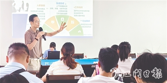 本次培訓(xùn)為就業(yè)困難人員等群體提供精準(zhǔn)就業(yè)指導(dǎo)。