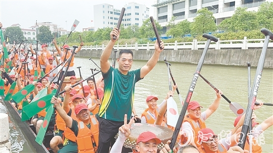 龍舟不僅是傳統(tǒng)活動(dòng)，更承載著深厚的精神內(nèi)涵。參與龍舟競(jìng)渡對(duì)江海人來說是一種榮譽(yù)。
