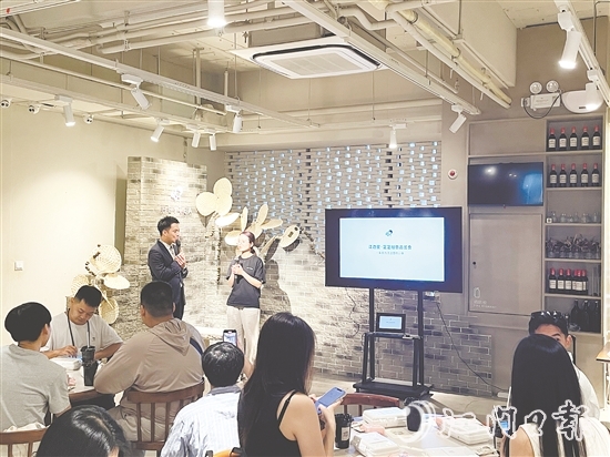 芝芝柑普品鑒會(huì)上，粉絲分享自己與喜茶、與江門的故事。