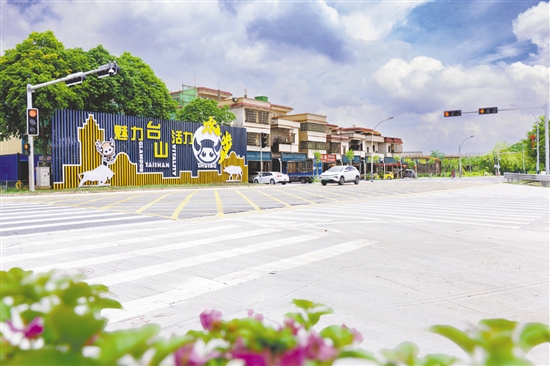 和安里出入口實現(xiàn)全面升級。水步“牛寶”卡通形象助力宣傳“水步山口圩牛肉節(jié)”這一臺山市級非遺項目。