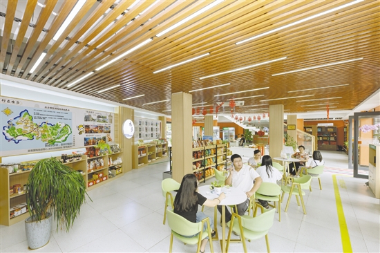 水步美麗圩鎮(zhèn)客廳、人才驛站定期舉辦各種主題展覽。