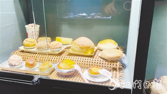 古埠奇石館展出的”下午茶三點(diǎn)三奇石“。