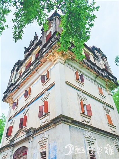 升峰樓保存完好，游客可以從樓內(nèi)保留下來的用品，了解前人的生活。