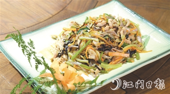 陳皮五彩絲色彩斑斕、口感豐富。