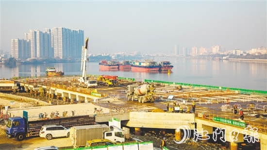 開平市城市投資集團(tuán)有限公司參與的三埠新港項目，將有效提升開平內(nèi)河通航能力。