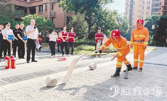 ▲會城應(yīng)急管理辦指導(dǎo)轄區(qū)各村（社區(qū)）、有關(guān)部門單位和各企業(yè)開展應(yīng)急演練活動。