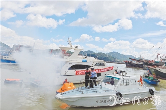 整個演練救援過程緊張有序，各環(huán)節(jié)銜接緊密。