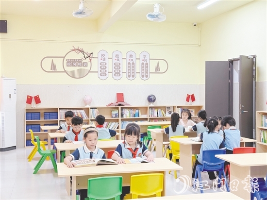 臺山市堅持以“書香臺山”建設(shè)為統(tǒng)領(lǐng)，推動全民閱讀蔚然成風。