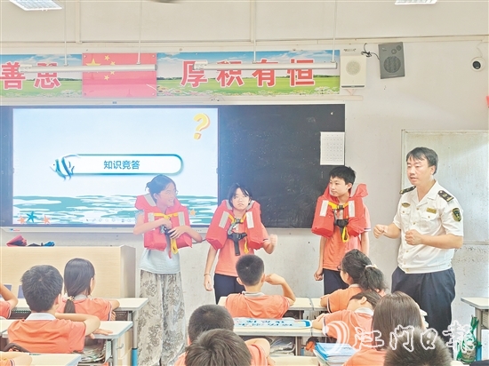防溺水宣傳走進(jìn)那吉鎮(zhèn)中心小學(xué)。
