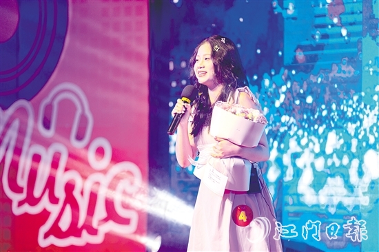 參賽選手深情演繹，展現(xiàn)了勞動者風采。