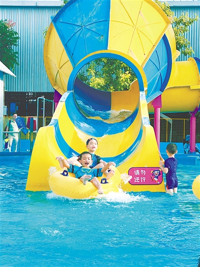 巴貝高世界·比比親水樂園有眾多玩水設(shè)施。