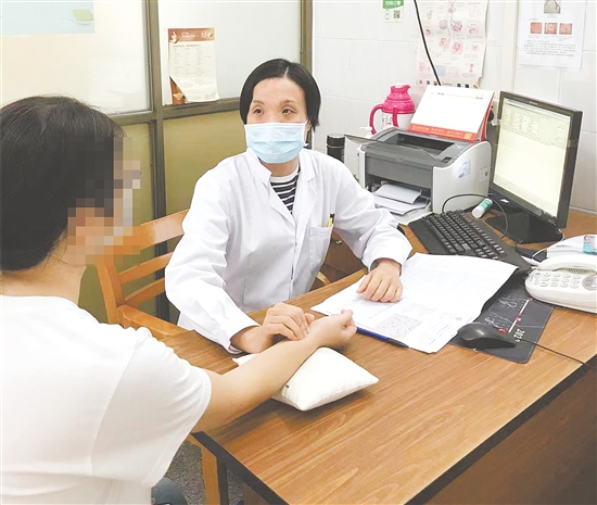 月經(jīng)出現(xiàn)異常應(yīng)盡快到醫(yī)院進(jìn)行專業(yè)檢查。