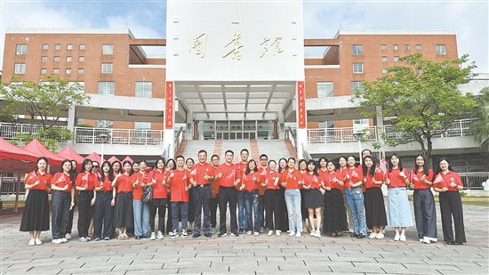 江門(mén)一中的高三教師團(tuán)隊(duì)十分團(tuán)結(jié)。